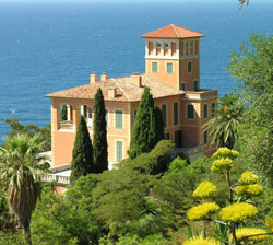 Villa Hambury, immersa nei 18 ettari di giardino